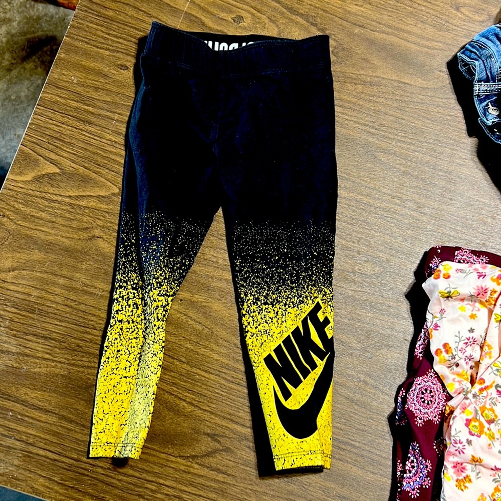 Girls Nike leggings